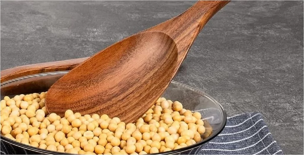 why use a wooden spoon instead of a metal spoon