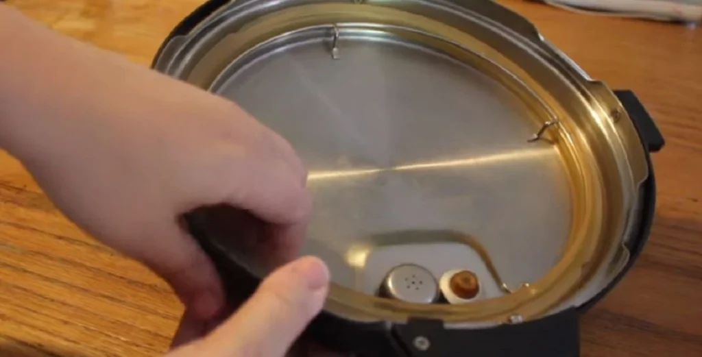 how to clean the instant pot lid in the dishwasher